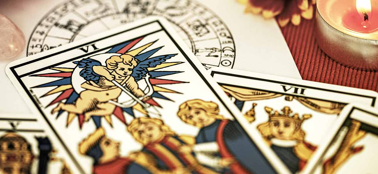 What is cartomancy?